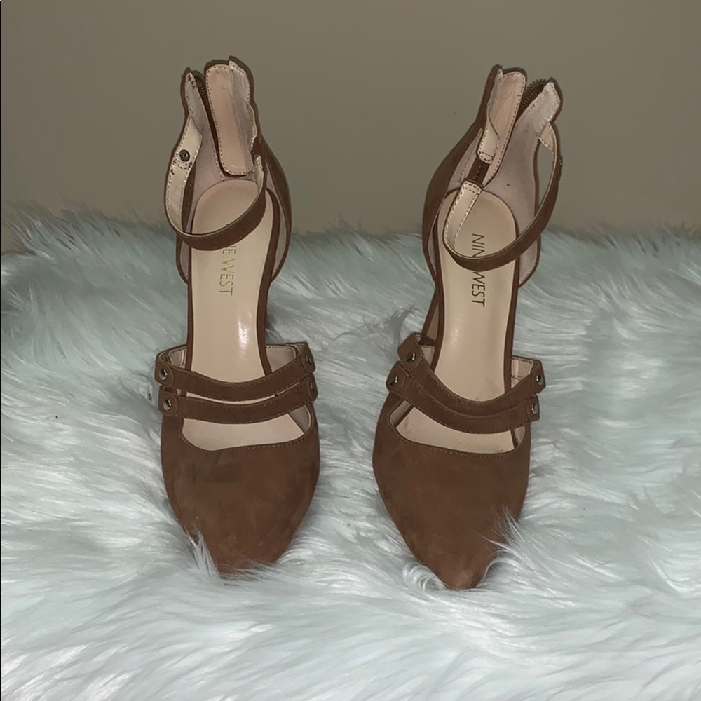 Nine West suede pump